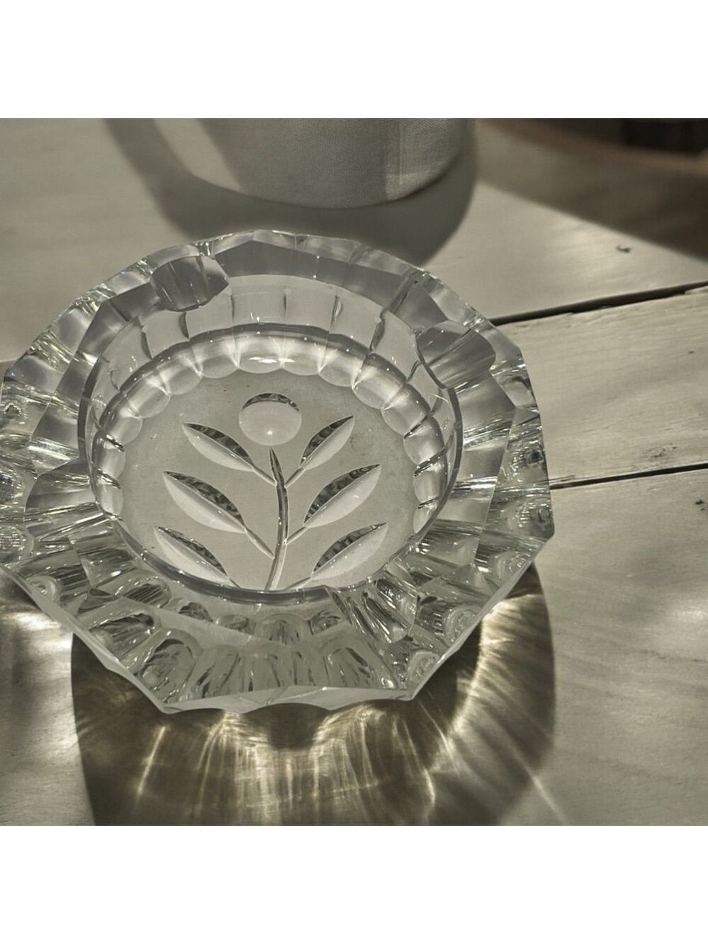 Ashtray Heavy crystal? Glass? Unbranded floral/fruit/leaf frosted glass Smoking